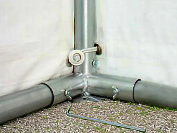 Detail rohové spojky párty stanu