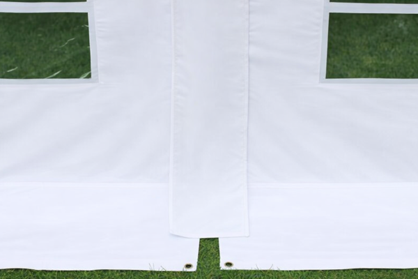 Detail spodního lemu plachty