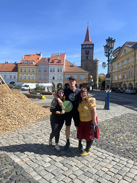 Společná fotografie s logem Ambitent na festivalu Jičín – město pohádky.